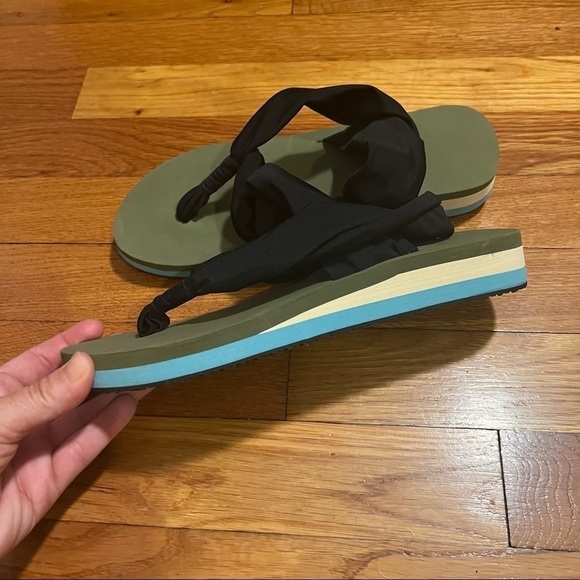 Chooka Yoga sling sandals - Picture 4 of 6